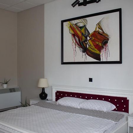 YOX apartment 1 Oradea Extérieur photo