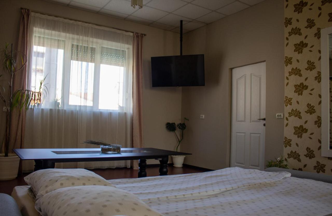 YOX apartment 1 Oradea Extérieur photo