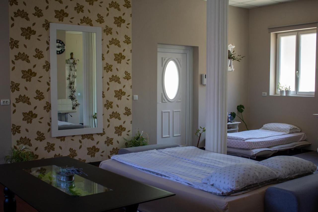 YOX apartment 1 Oradea Extérieur photo